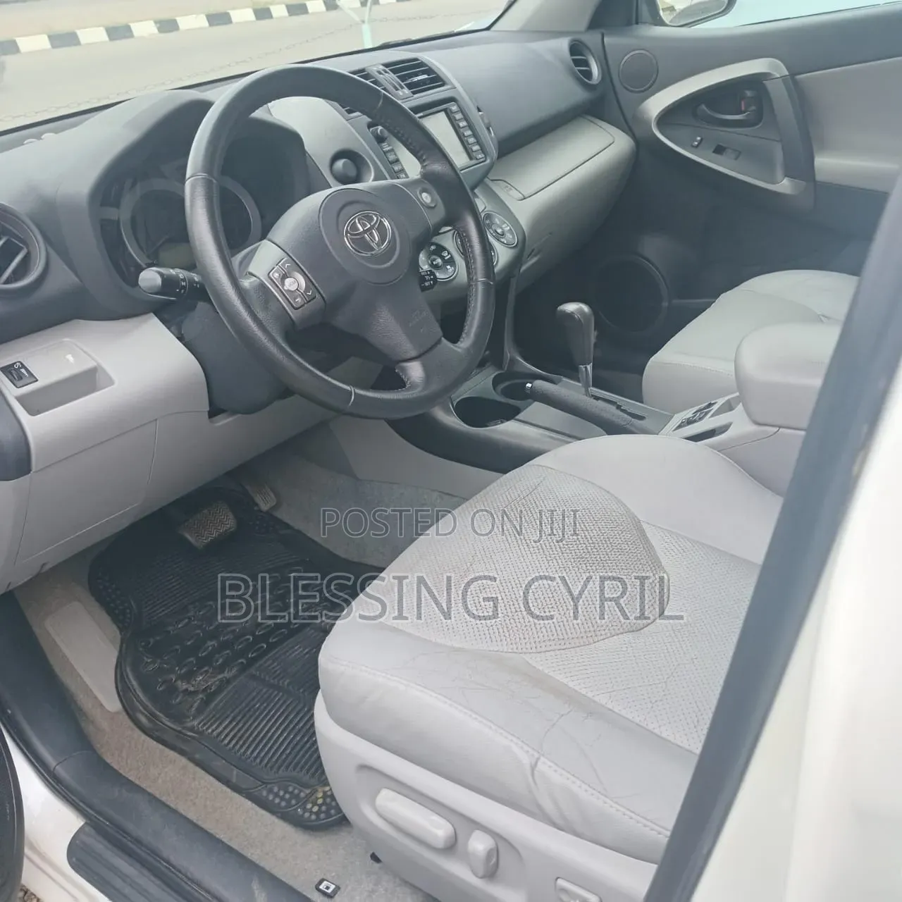 Toyota RAV4 2012 White