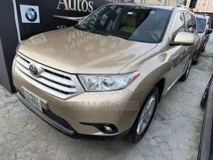 Toyota Highlander Limited 2010 Gold