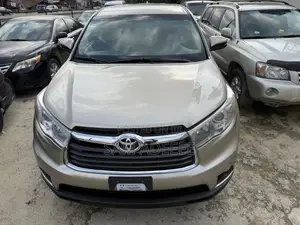 Toyota Highlander LE V6 4x4 (3.5L 6cyl 6A) 2016 Gray