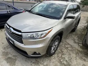 Toyota Highlander LE V6 4x4 (3.5L 6cyl 6A) 2016 Gray