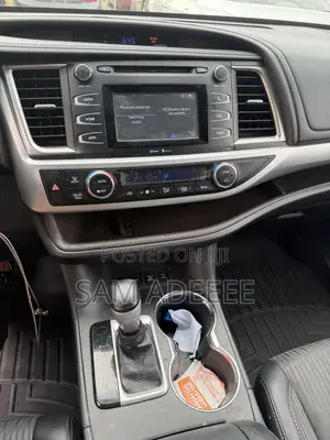 Toyota Highlander LE V6 4x4 (3.5L 6cyl 6A) 2016 Gray
