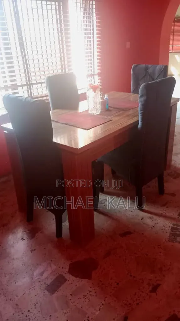 Clean Dining Table Set