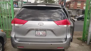 Toyota Sienna XLE 7 Passenger 2012 Silver