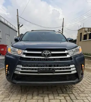 Toyota Highlander XLE 4x4 V6 (3.5L 6cyl 8A) 2018 Blue