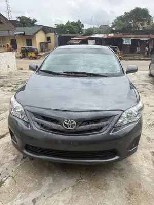 Toyota Corolla L 4-Speed Automatic 2013 Gray