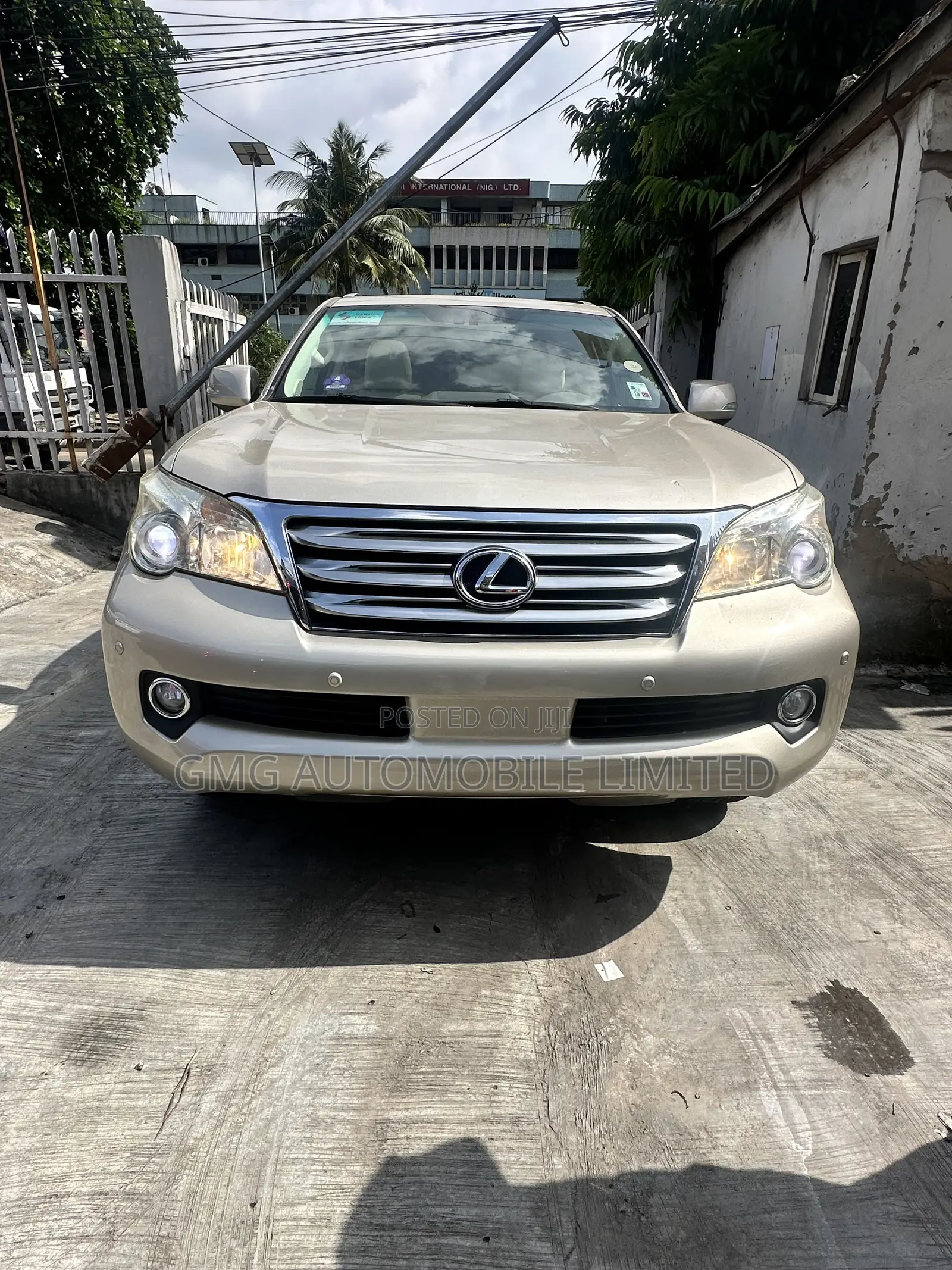 Lexus GX 460 2011 Gold