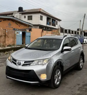 Toyota RAV4 XLE 4dr SUV (2.5L 4cyl 6A) 2014 Silver