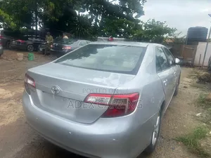 Toyota Camry XLE 4dr Sedan (2.5L 4cyl 6A) 2013 Silver