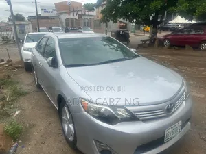 Toyota Camry XLE 4dr Sedan (2.5L 4cyl 6A) 2013 Silver