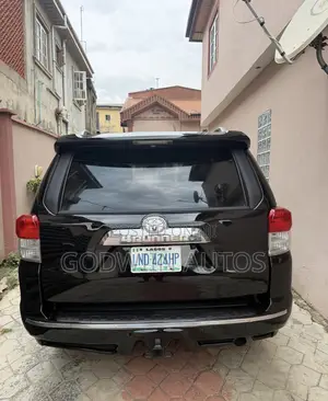 Toyota 4-Runner SR5 4WD 2010 Black
