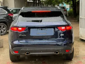Jaguar F-Pace SVR 2021 Blue