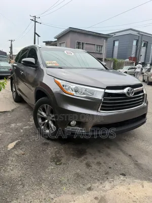 Toyota Highlander XLE 4dr SUV (3.5L 6cyl 6A) 2014 Gray