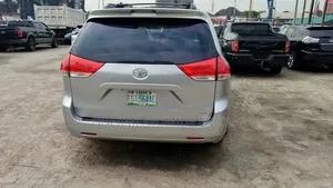 Toyota Sienna XLE 8 Passenger 2011 Silver