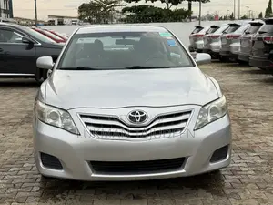 Toyota Camry LE 4dr Sedan (2.5L 4cyl 6A) 2011 Silver