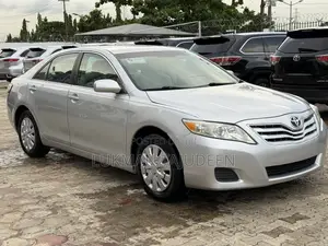 Toyota Camry LE 4dr Sedan (2.5L 4cyl 6A) 2011 Silver