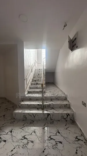 5bdrm Duplex in Admiral Close, Akala Express for sale
