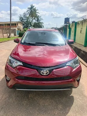 Toyota RAV4 XLE 4dr SUV (2.5L 4cyl 6A) 2018 Red