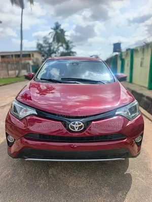 Toyota RAV4 XLE 4dr SUV (2.5L 4cyl 6A) 2018 Red