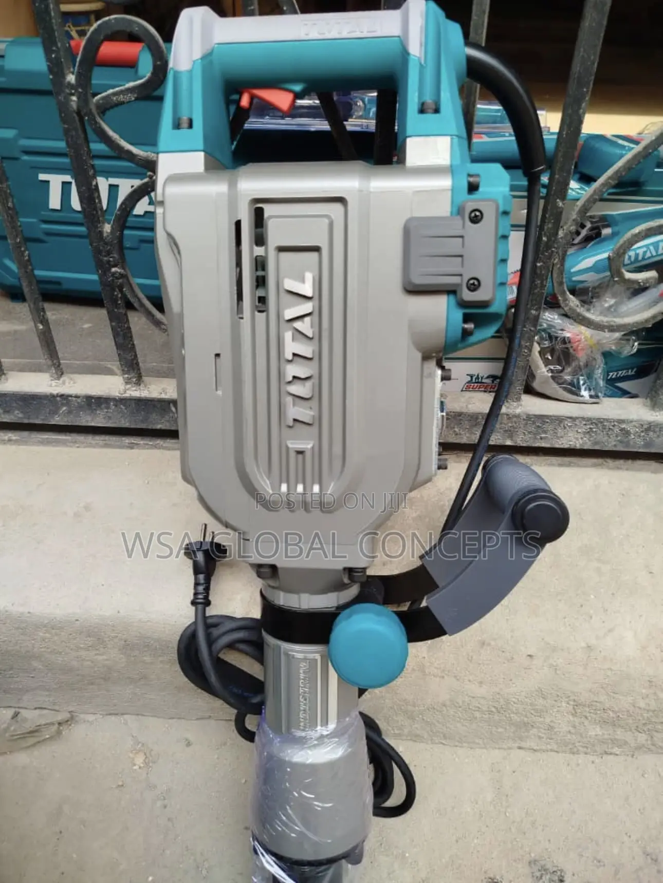 1700 Watts Total Demolition Breaker