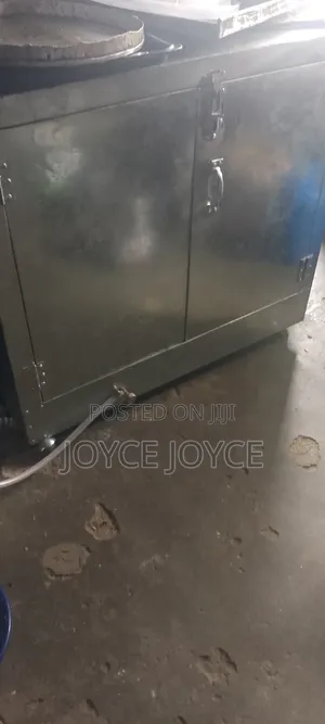 Barely Used Local Gas Oven – Big Size, Works Perfectly, Very Clean