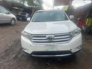 Toyota Highlander LE Plus 4dr SUV AWD (3.5L 6cyl 6A) 2014 White
