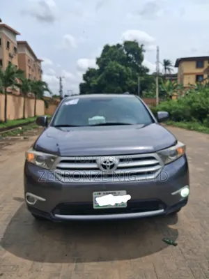 Toyota Highlander SE 2011 Gray