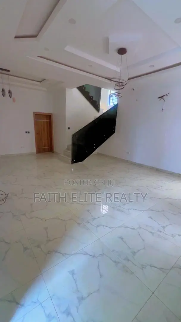 5bdrm Duplex in Ikate for rent