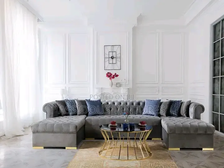 Luxurious Well Crafted U Shaped Sofa Chair