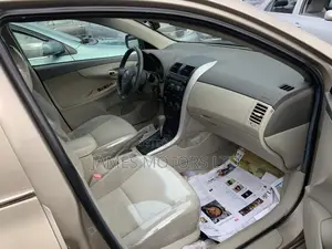Toyota Corolla 2010 Gold