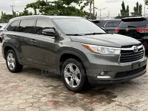Toyota Highlander Limited 4dr SUV (3.5L 6cyl 6A) 2015