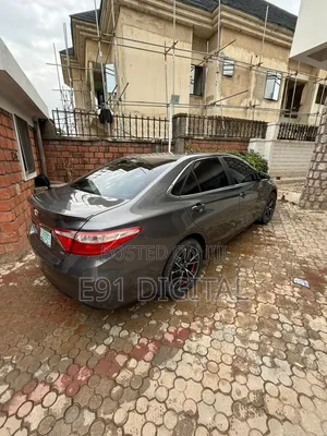Toyota Camry SE 4dr Sedan (2.5L 4cyl 6A) 2016 Gray