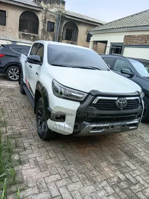 Toyota Hilux 2024 White
