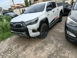 Toyota Hilux 2024 White
