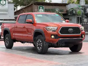 Toyota Tacoma 2018 Orange