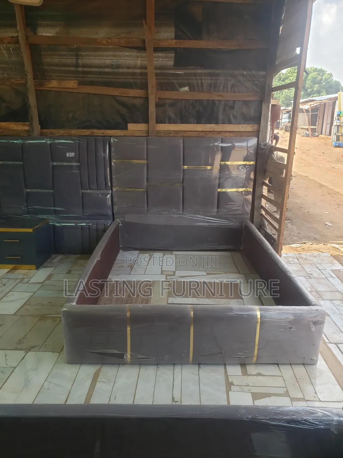 4.5 Bedframe