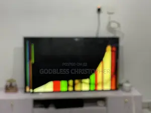 55” Hisense Smart Tv (Model 55a6k) – Faulty Screen – For Repair/Parts