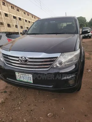 Toyota Fortuner 2.7 AWD 2015 Black