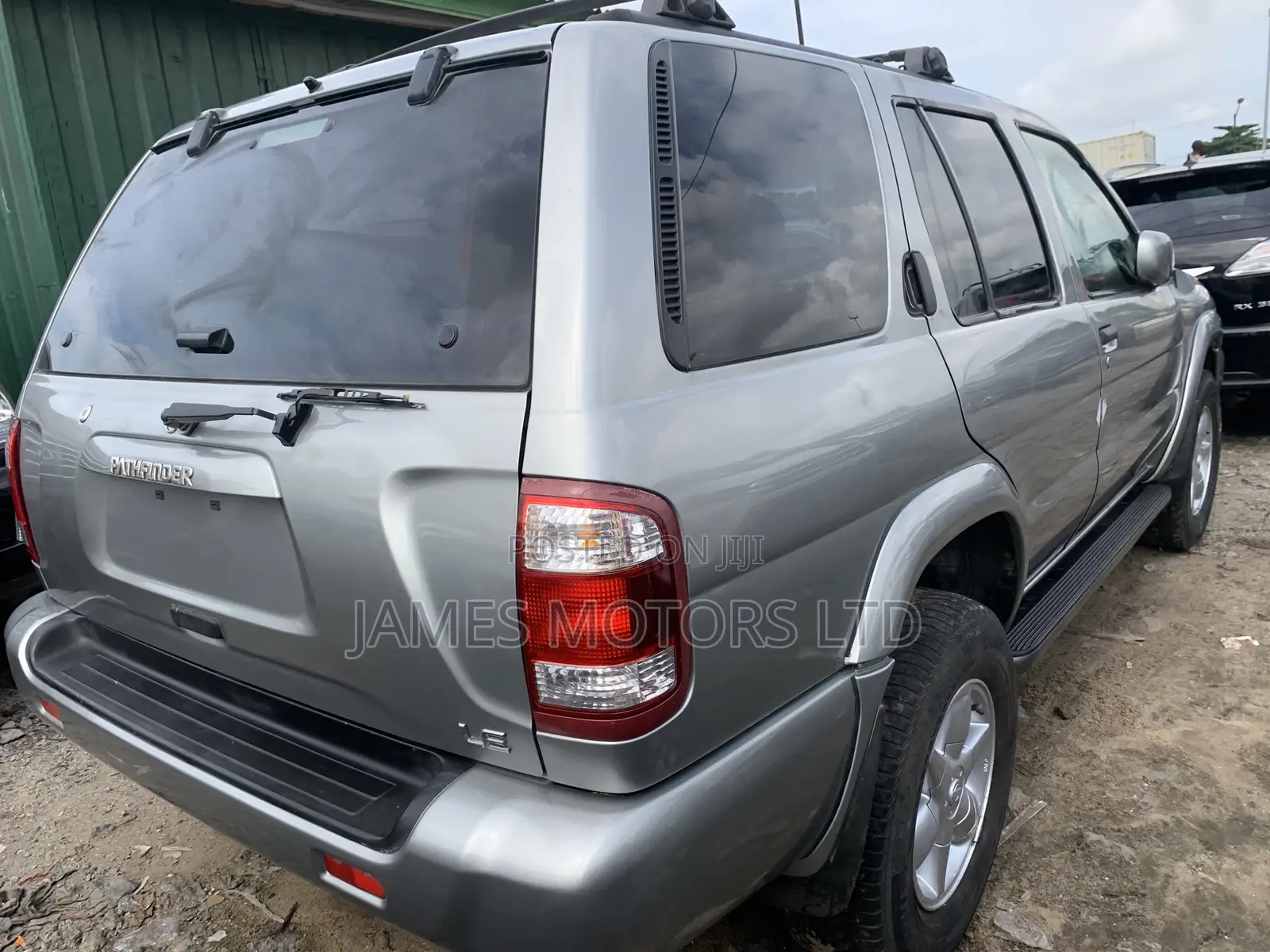 Nissan Pathfinder Automatic 2001 Silver