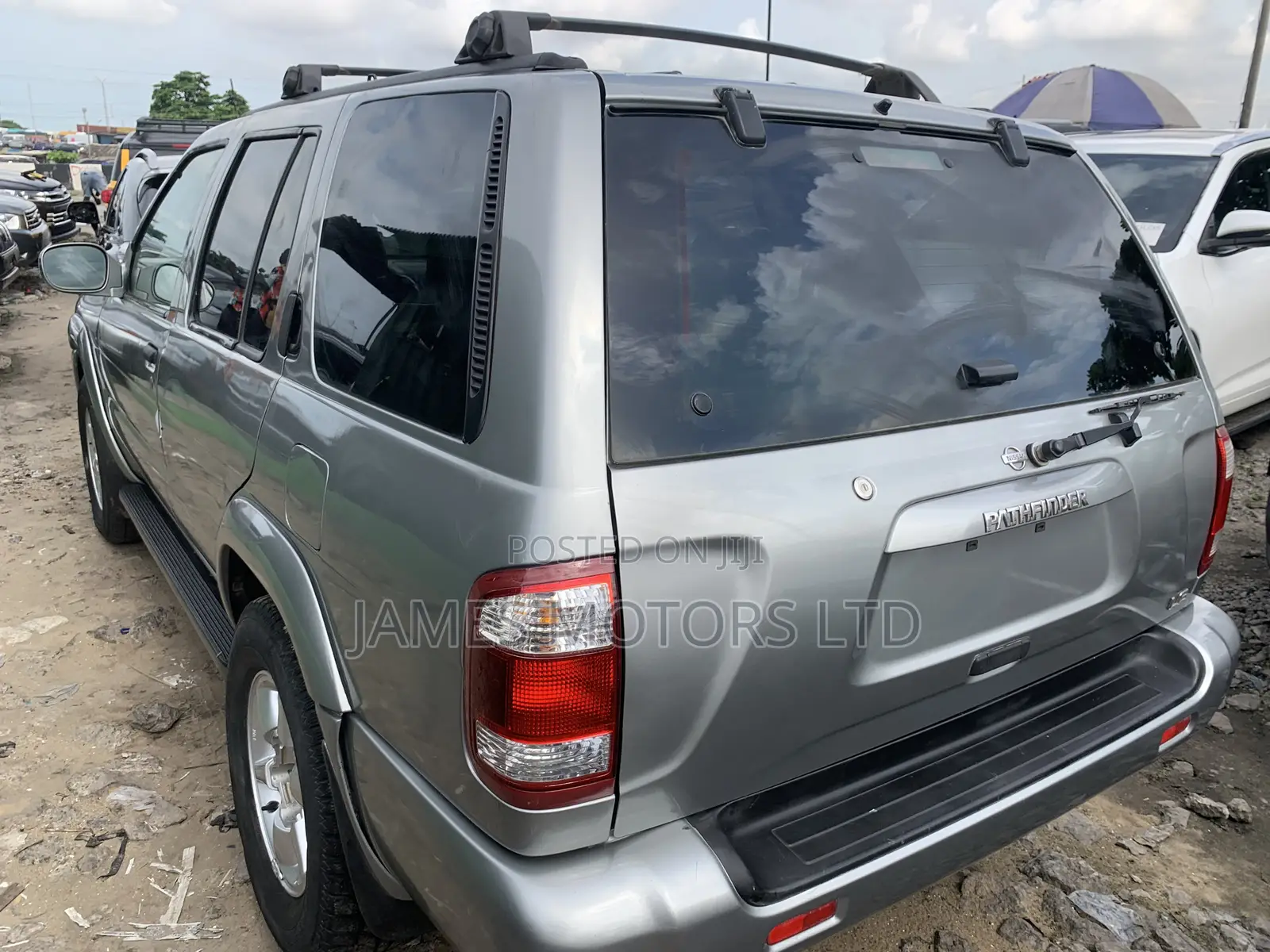 Nissan Pathfinder Automatic 2001 Silver