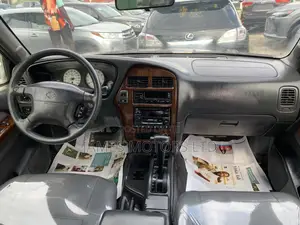 Nissan Pathfinder Automatic 2001 Silver