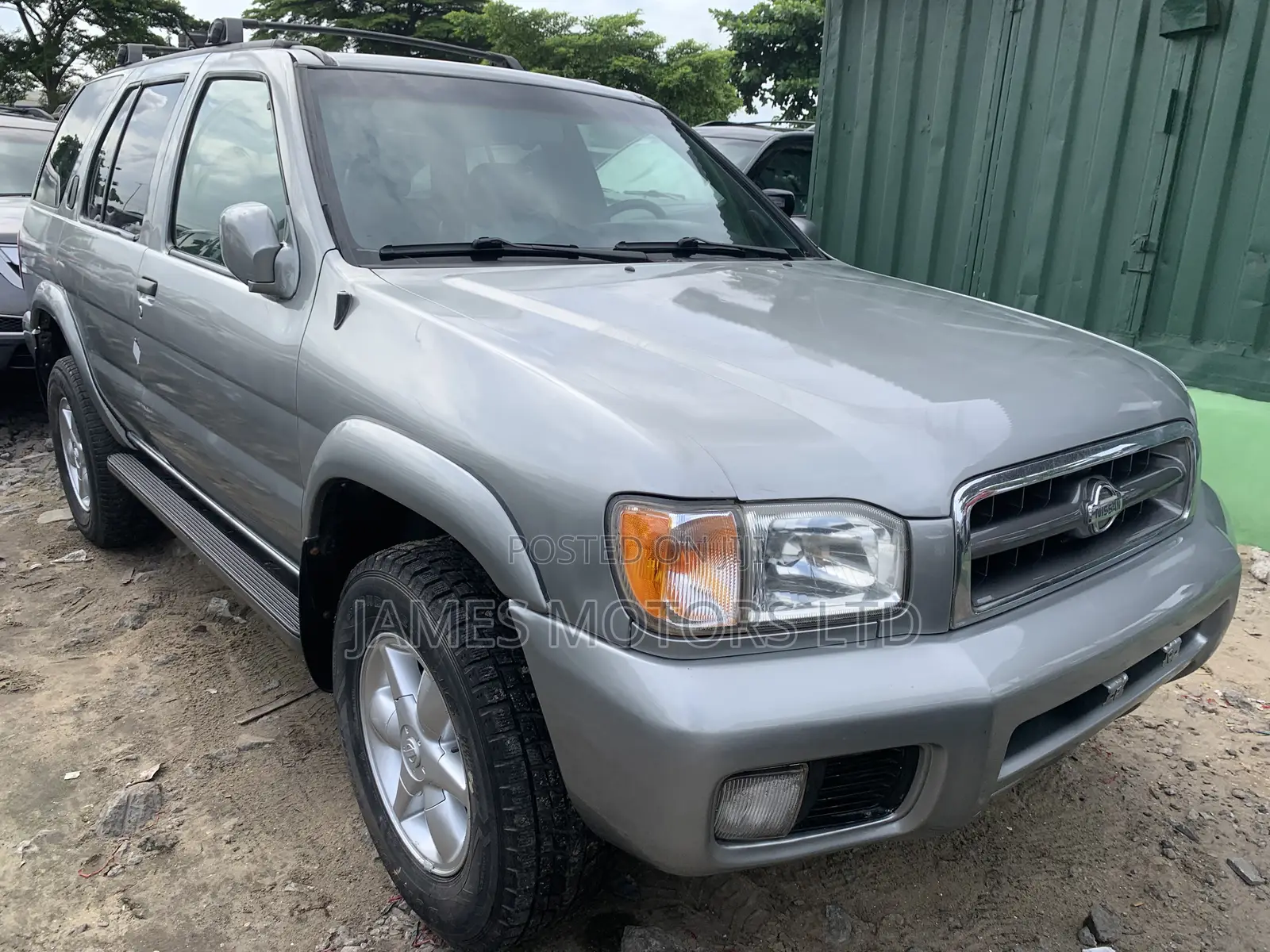 Nissan Pathfinder Automatic 2001 Silver