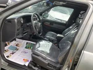 Nissan Pathfinder Automatic 2001 Silver