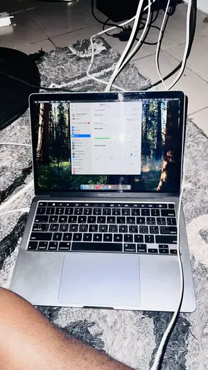 Laptop Apple MacBook Pro 2020 16GB Intel Core i7 SSD 256GB