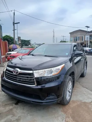 Toyota Highlander LE Plus V6 4x2 (3.5L 6cyl 6A) 2016 Black