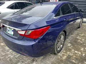 Hyundai Sonata GLS Sedan FWD (2.4L 4cyl 6M) 2011 Blue