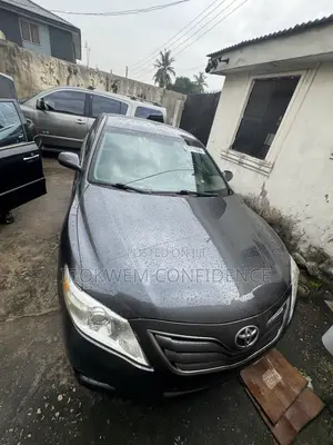 Toyota Camry LE V6 4dr Sedan (3.5L 6cyl 6AM) 2010 Gray