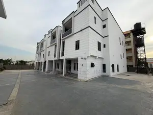 5bdrm Townhouse / Terrace in Wuye for rent