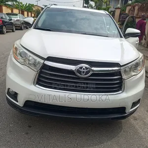 Toyota Highlander XLE 4dr SUV AWD (3.5L 6cyl 6A) 2015 White