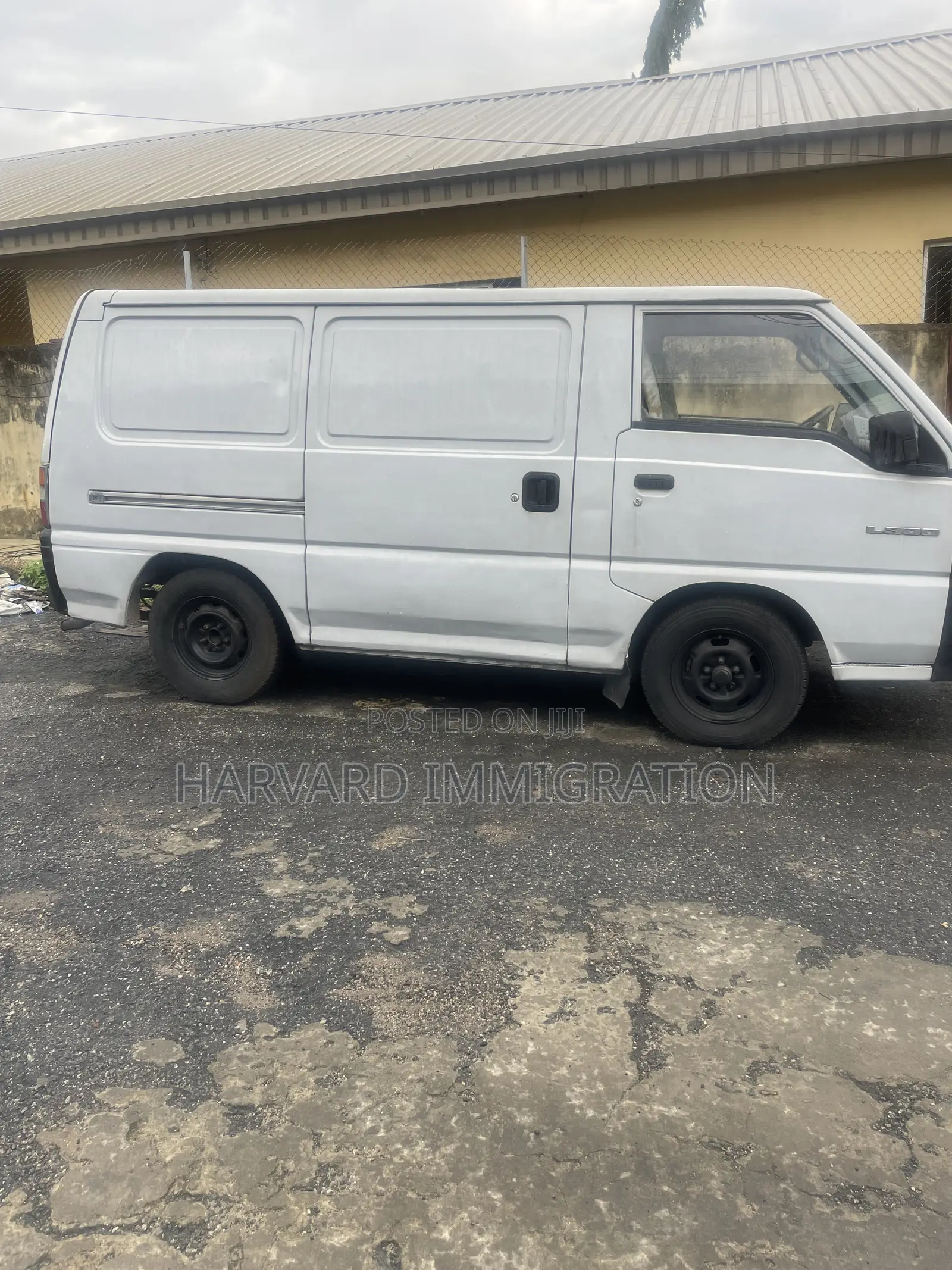 Mitsubishi L300 2005 White