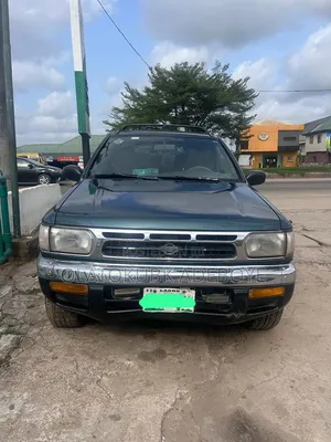 Nissan Pathfinder SE 4x4 1997 Red